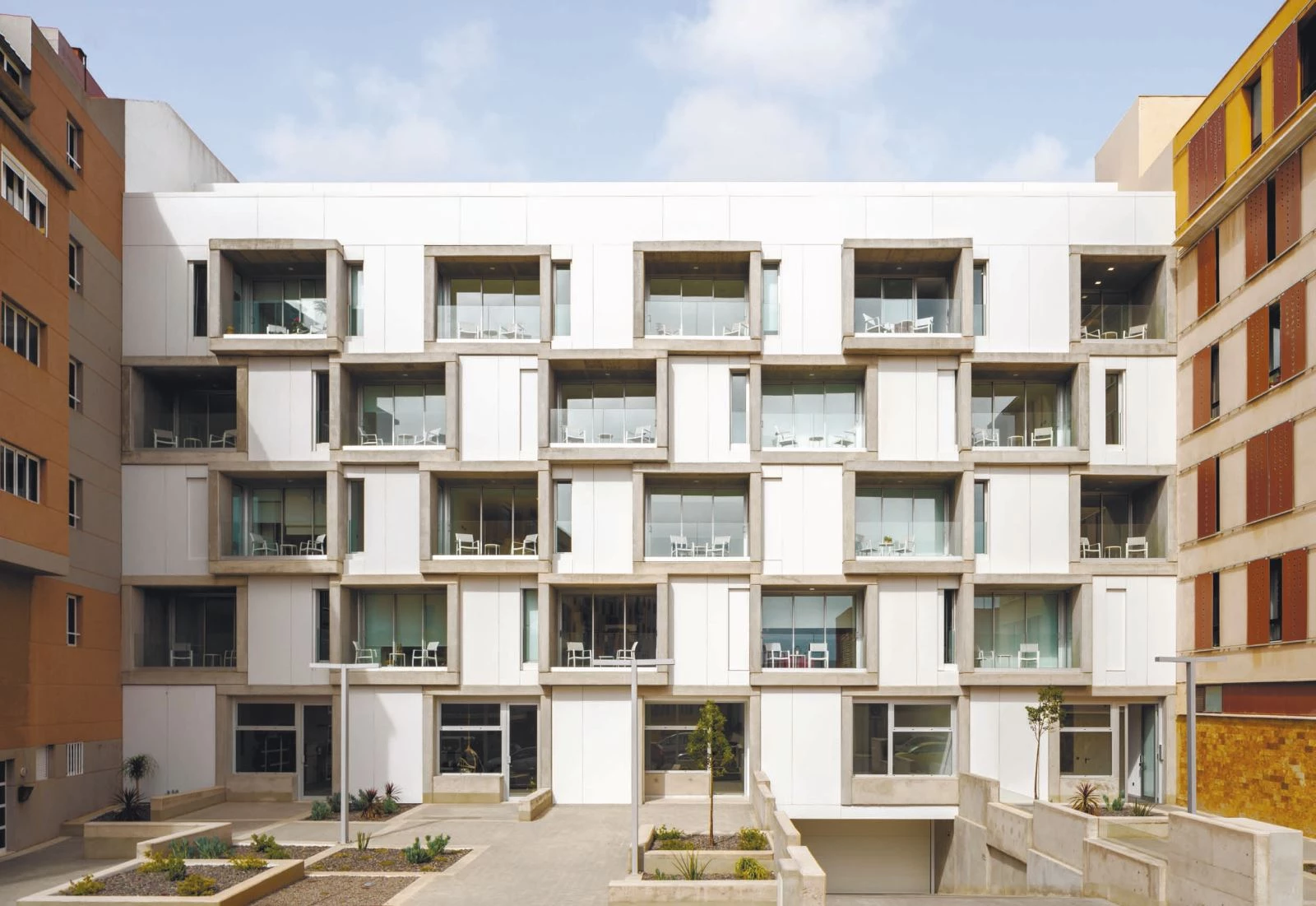 Romera y Ruiz Arquitectos, casas apiladas en Telde (Las Palmas)