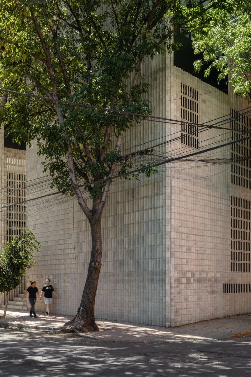Frida Escobedo, conjunto residencial Mar Tirreno en Ciudad de México