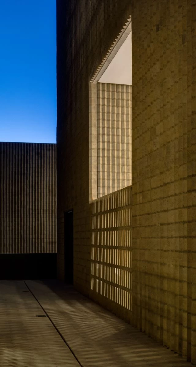 Frida Escobedo, conjunto residencial Mar Tirreno en Ciudad de México